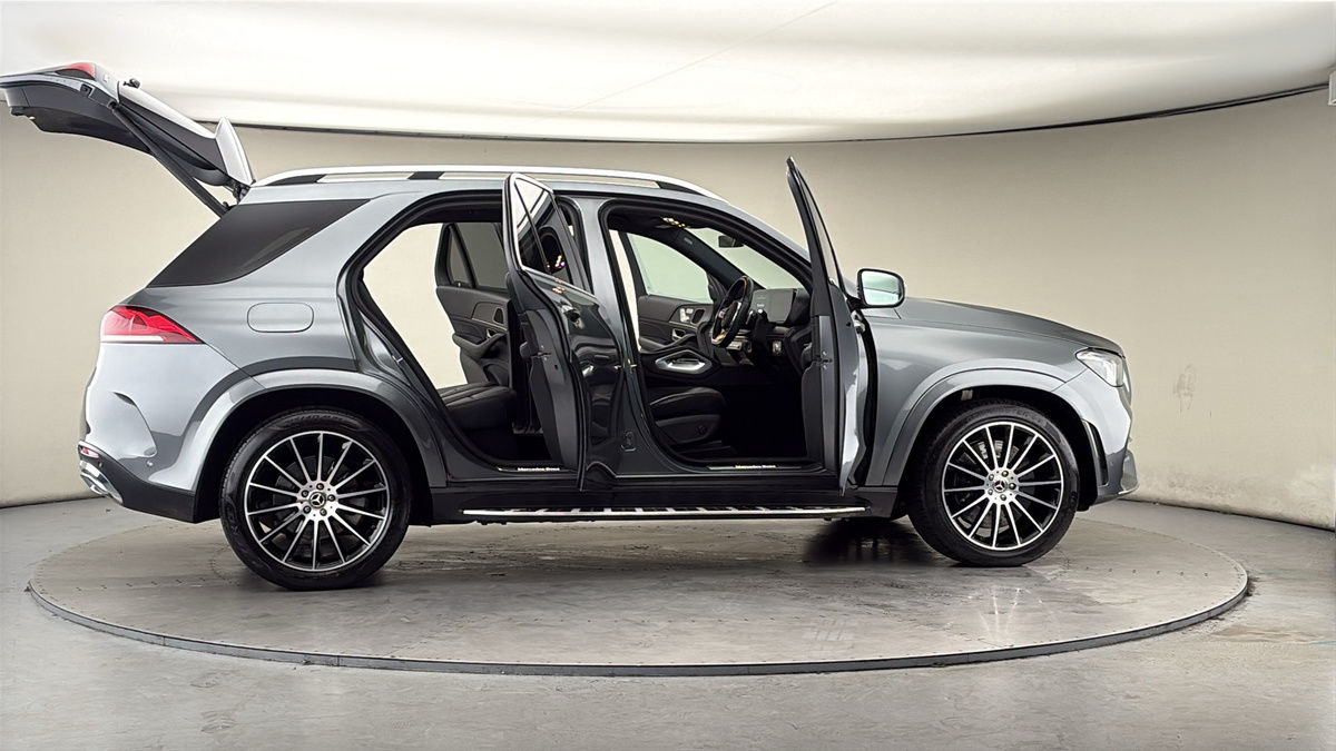 More views of Mercedes-Benz GLE