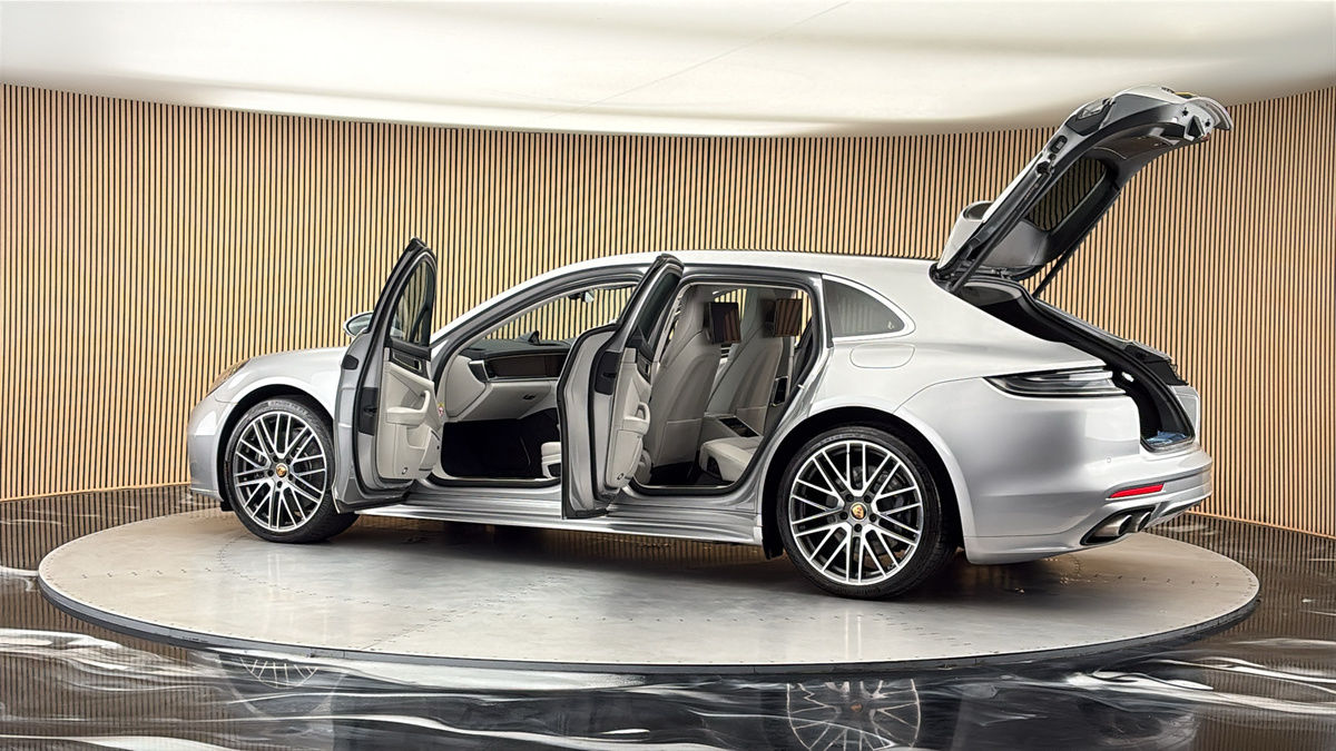 More views of Porsche Panamera