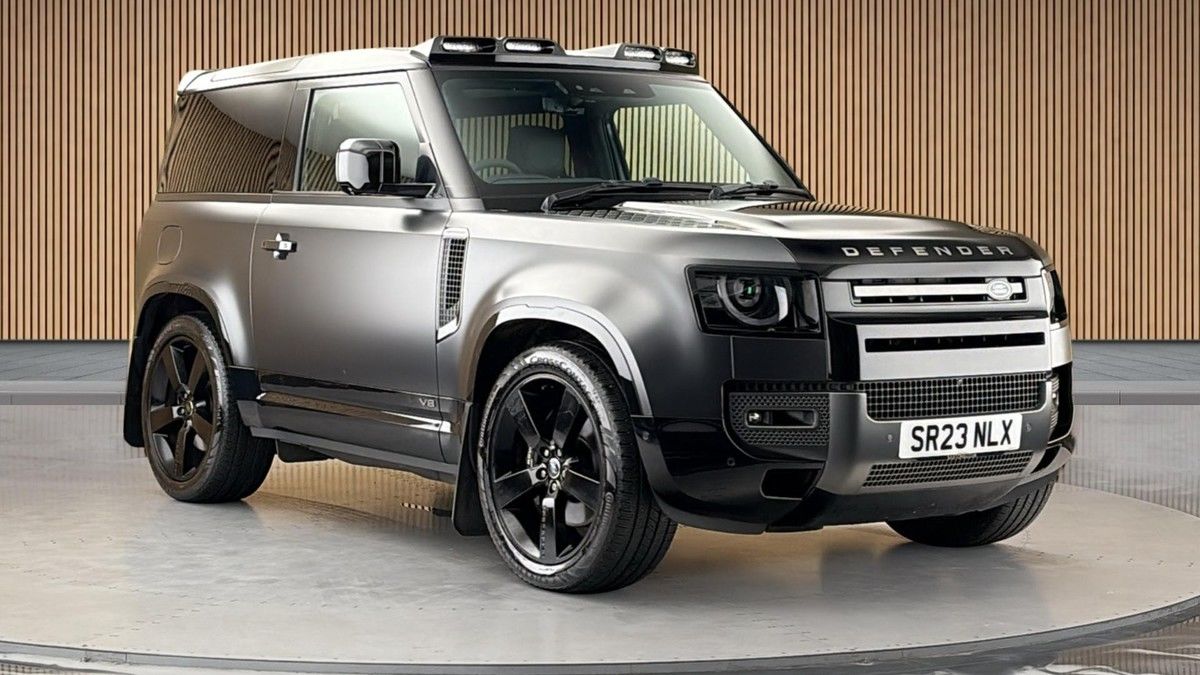 Land Rover Defender 90 Sticky Header Image