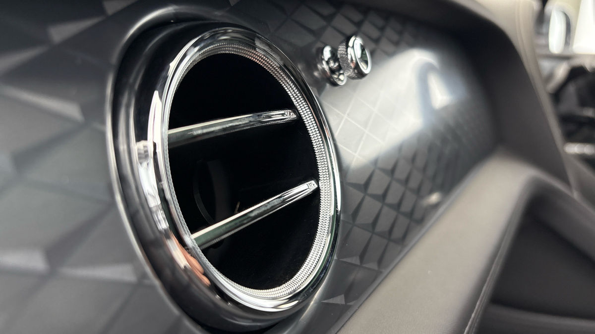 Bentley Bentayga Image 30