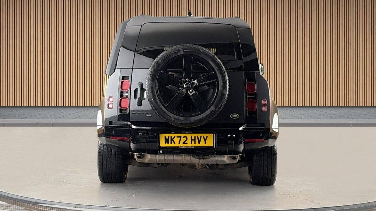 Land Rover Defender 110 Image 4