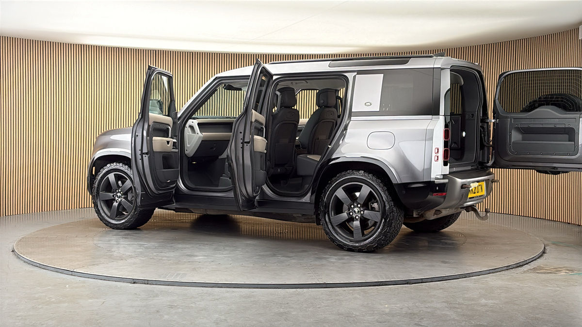 More views of Land Rover Defender 110