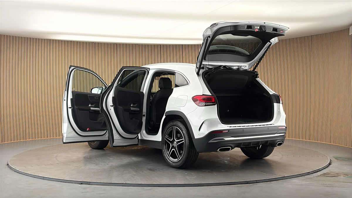 Mercedes-Benz GLA Image 23