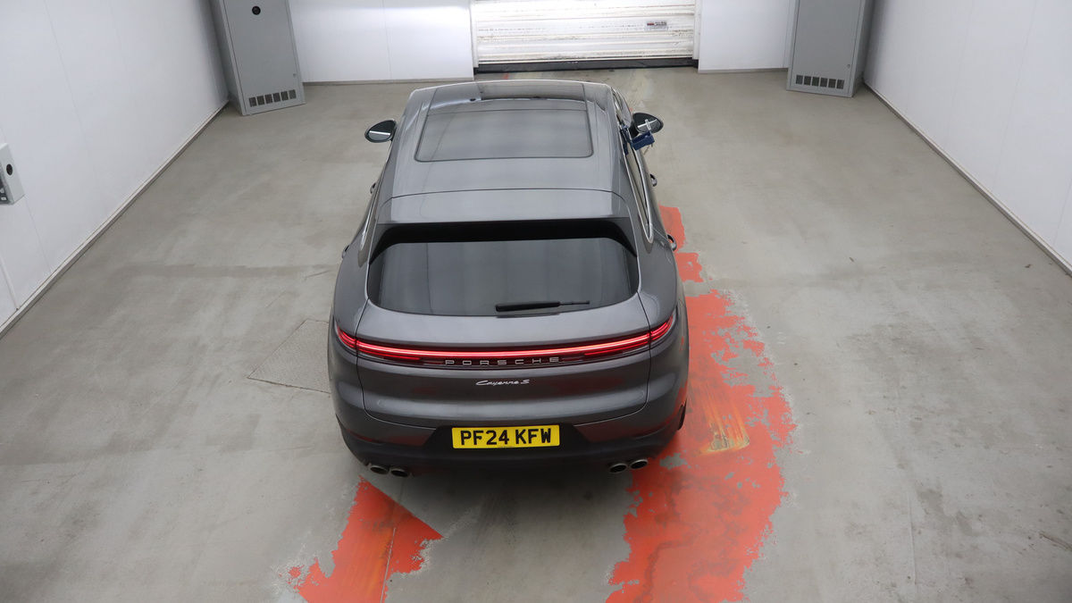 Porsche Cayenne Image 8