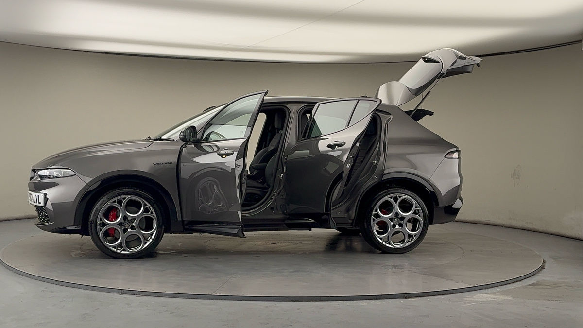 More views of Alfa Romeo Tonale