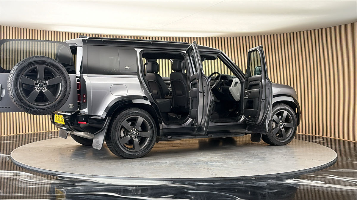 More views of Land Rover Defender 110