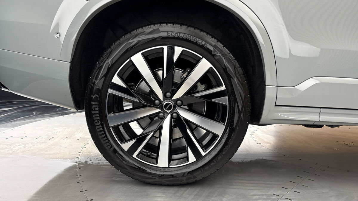 Volvo XC90 Image 10