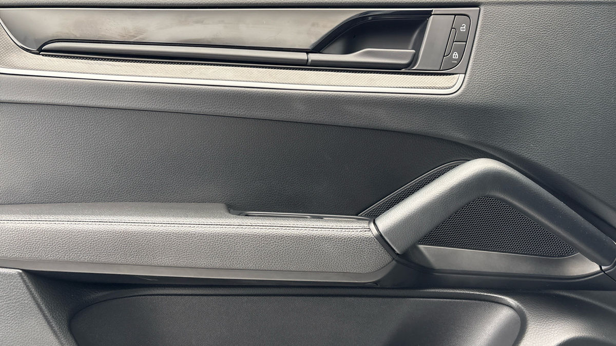 Porsche Cayenne Image 19