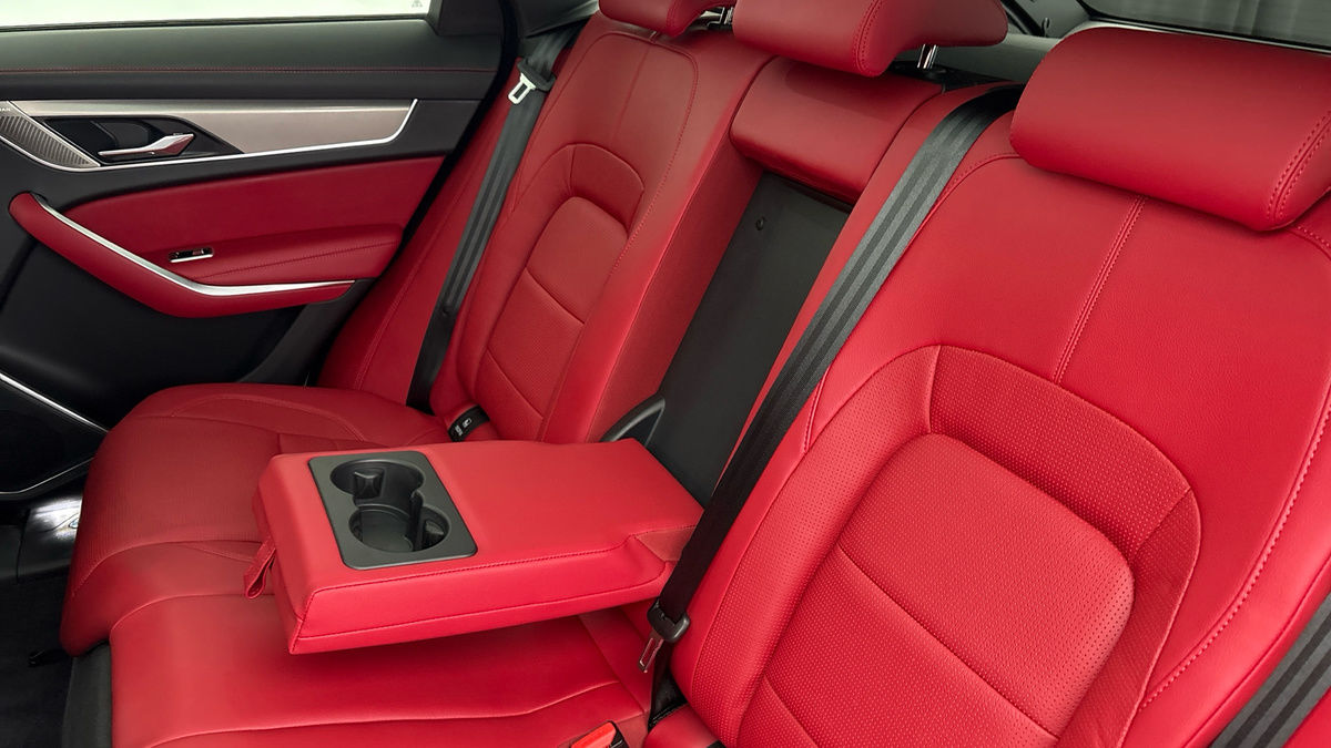 Jaguar F-PACE Image 9
