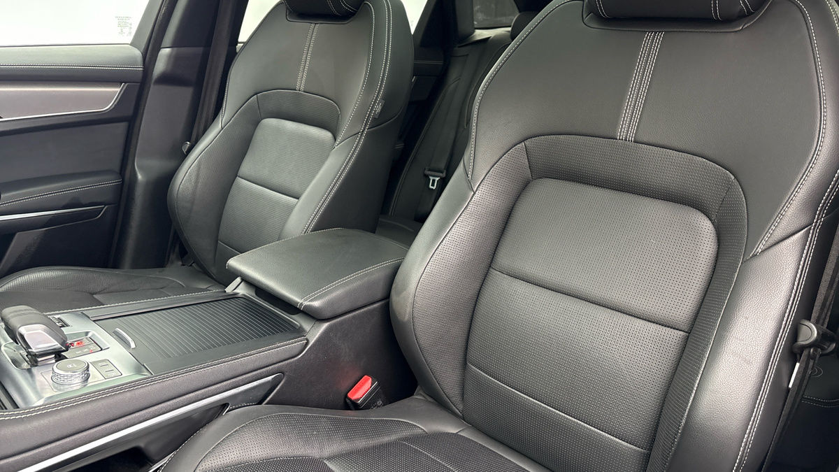 Jaguar F-PACE Image 7