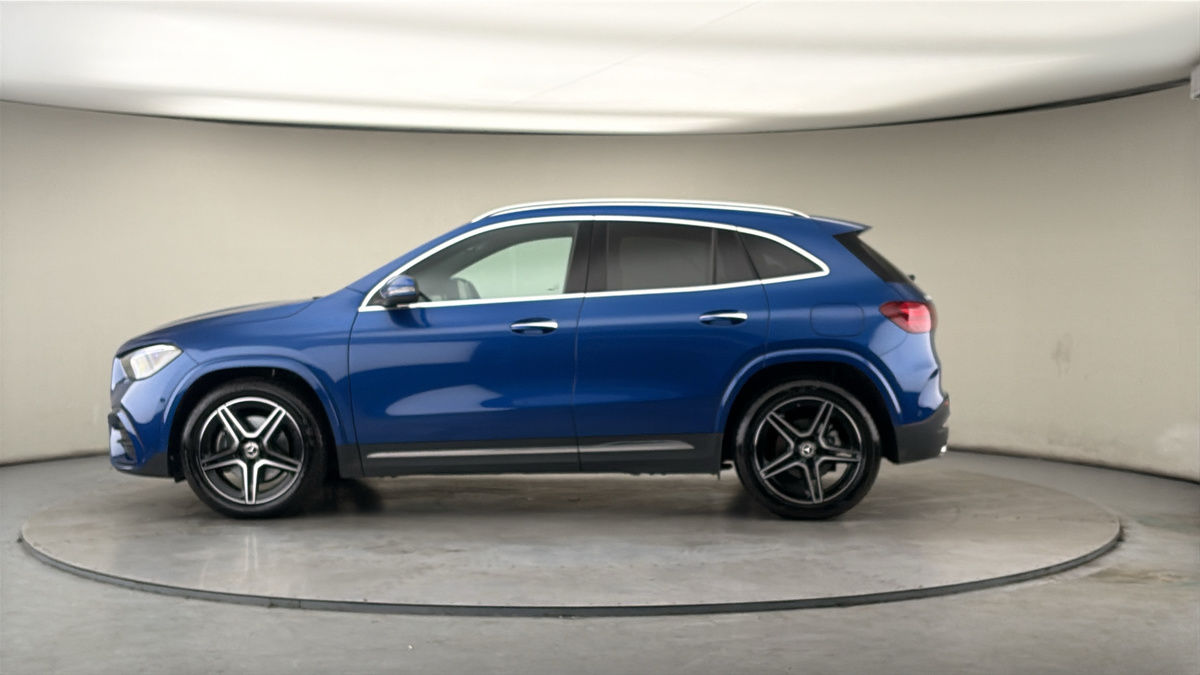 Mercedes-Benz GLA Image 15