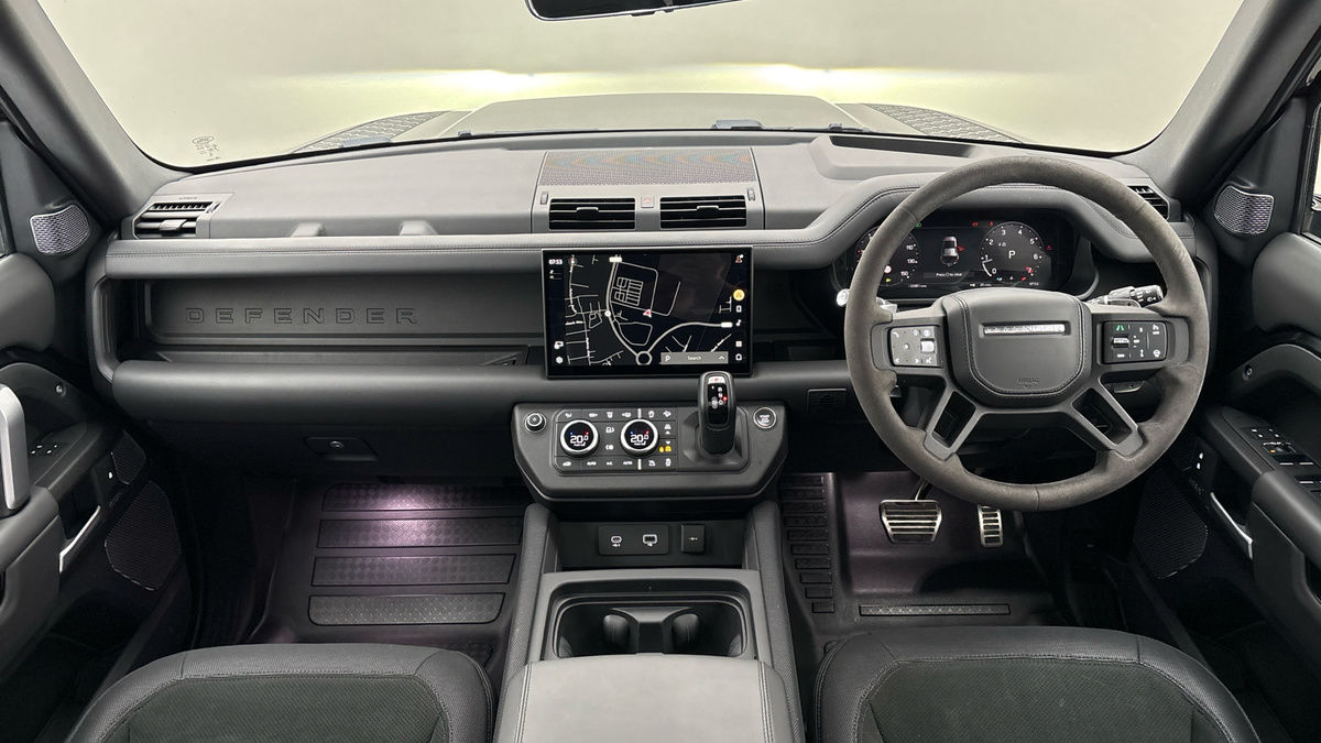 Land Rover Defender 110 Image 12