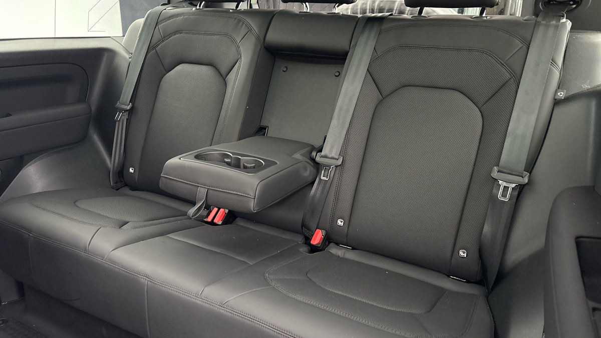 Land Rover Defender 90 Image 9