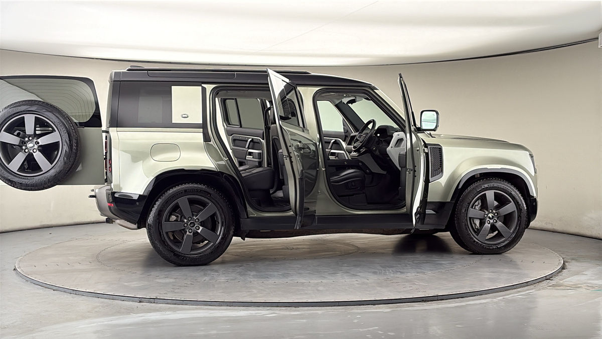 More views of Land Rover Defender 110