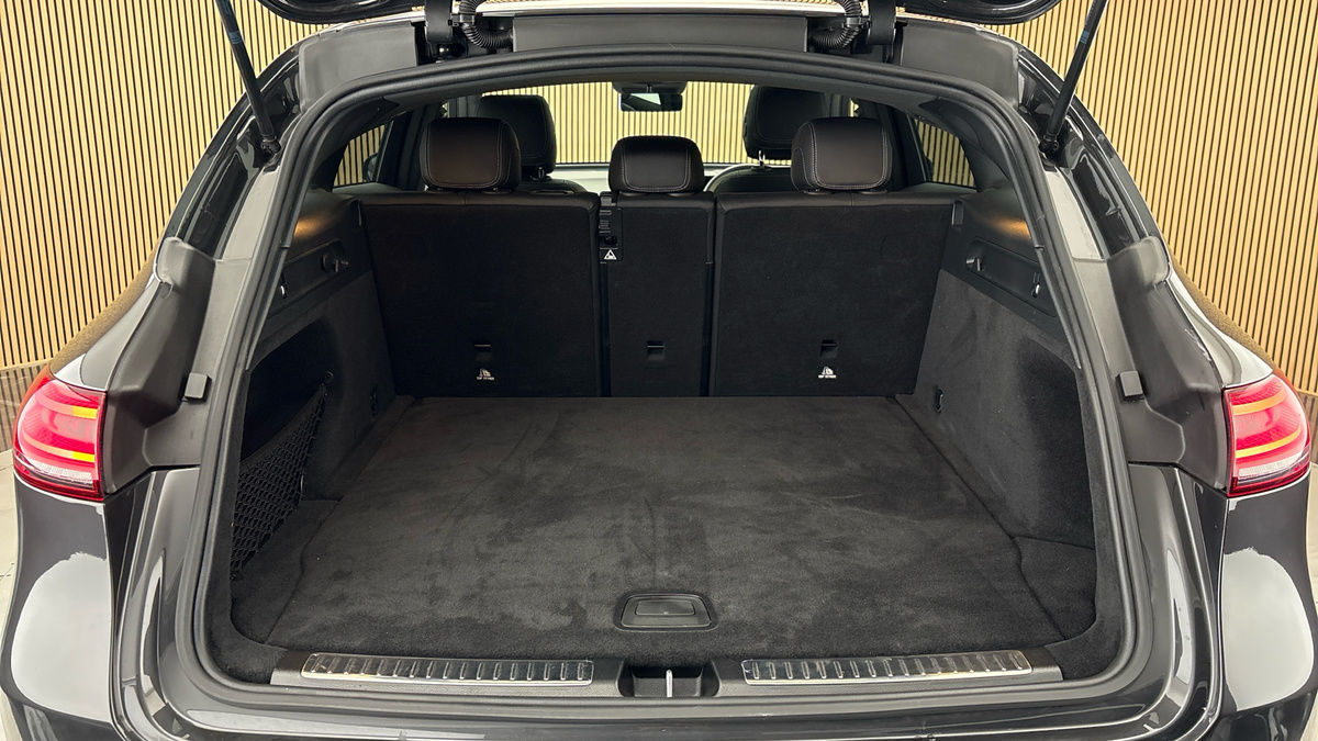 Mercedes-Benz EQC Image 12