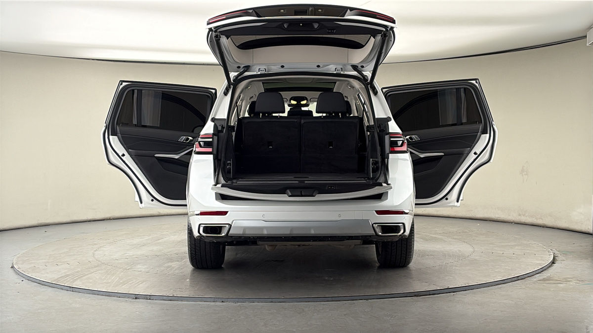 More views of BMW X7