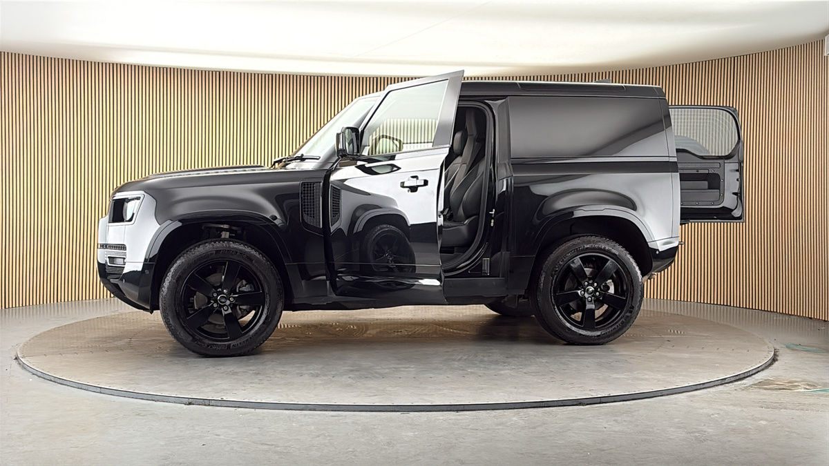 More views of Land Rover Defender 90