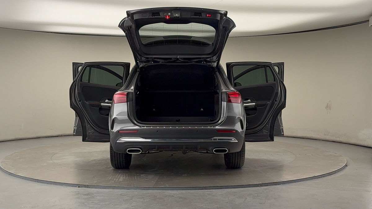 More views of Mercedes-Benz GLA