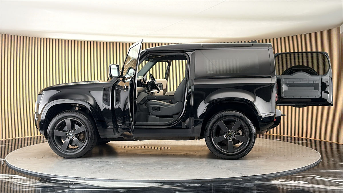 More views of Land Rover Defender 90