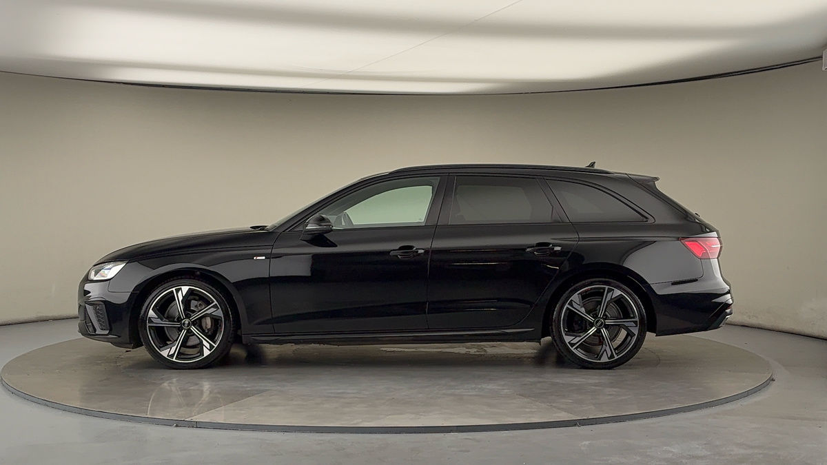 Audi A4 Avant Image 15