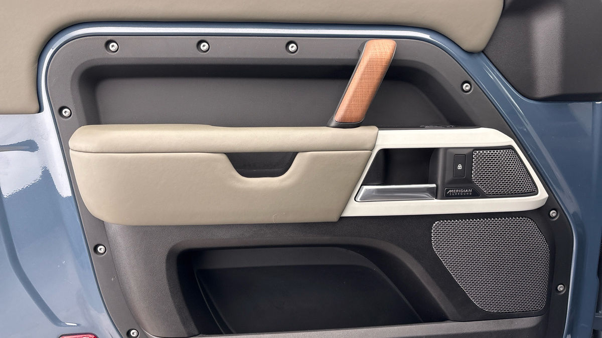 Land Rover Defender 90 Image 19