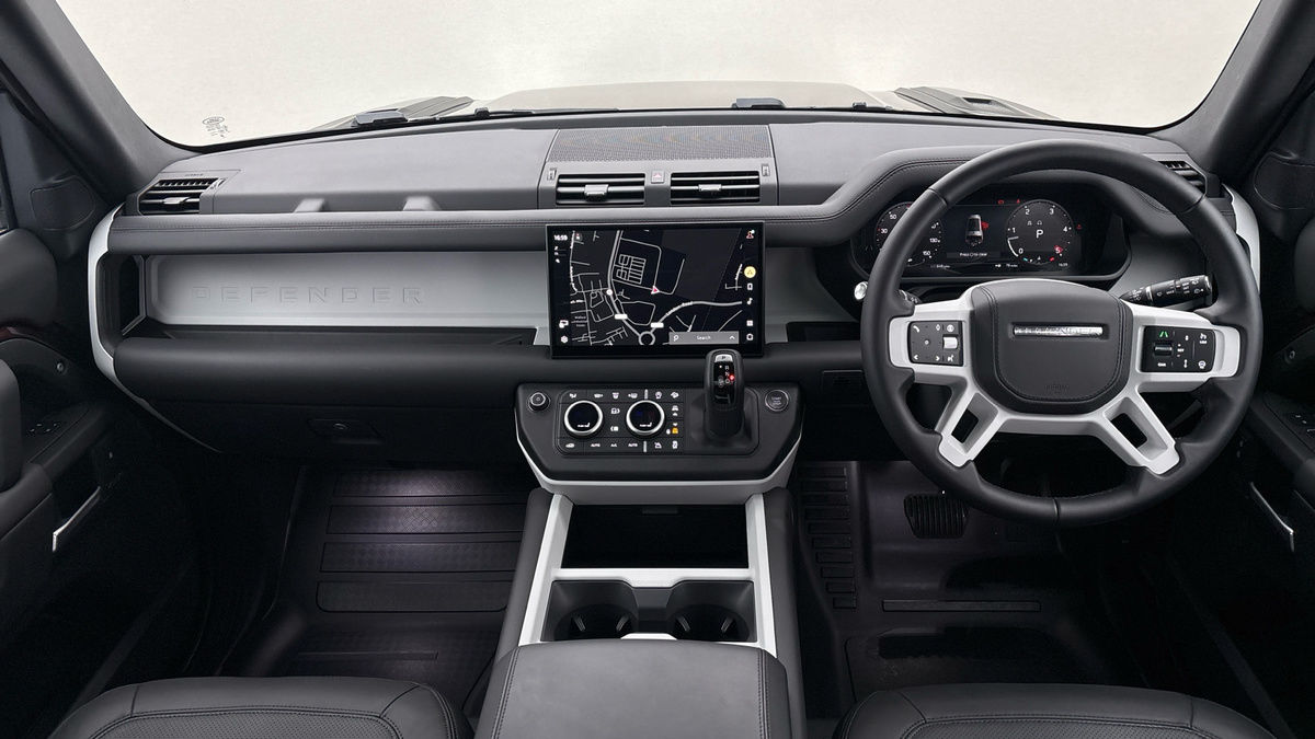 Land Rover Defender 130 Urban Image 12