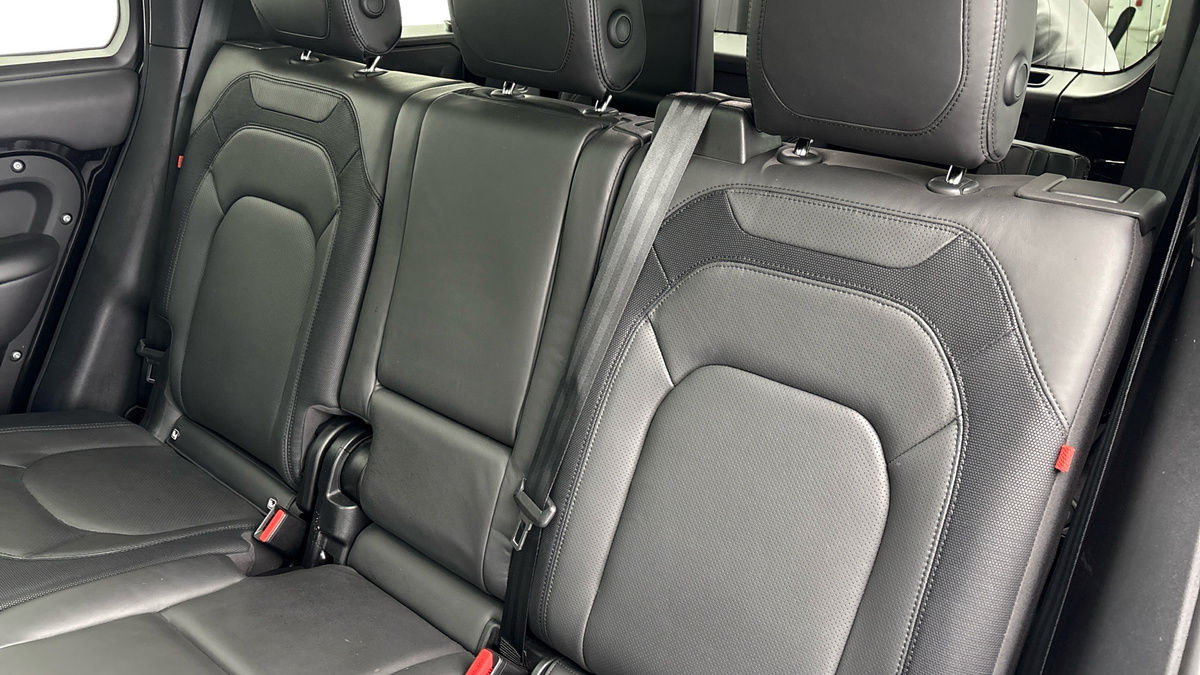 Land Rover Defender 110 Urban Image 8