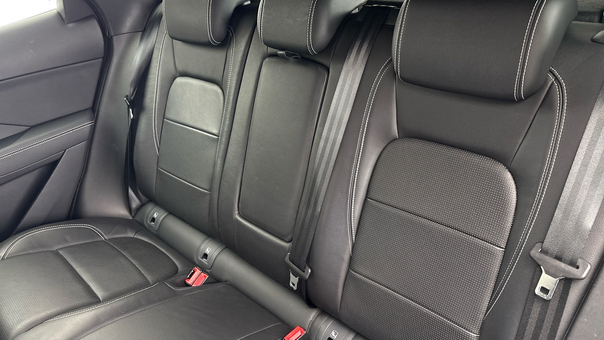 Jaguar E-PACE Image 8