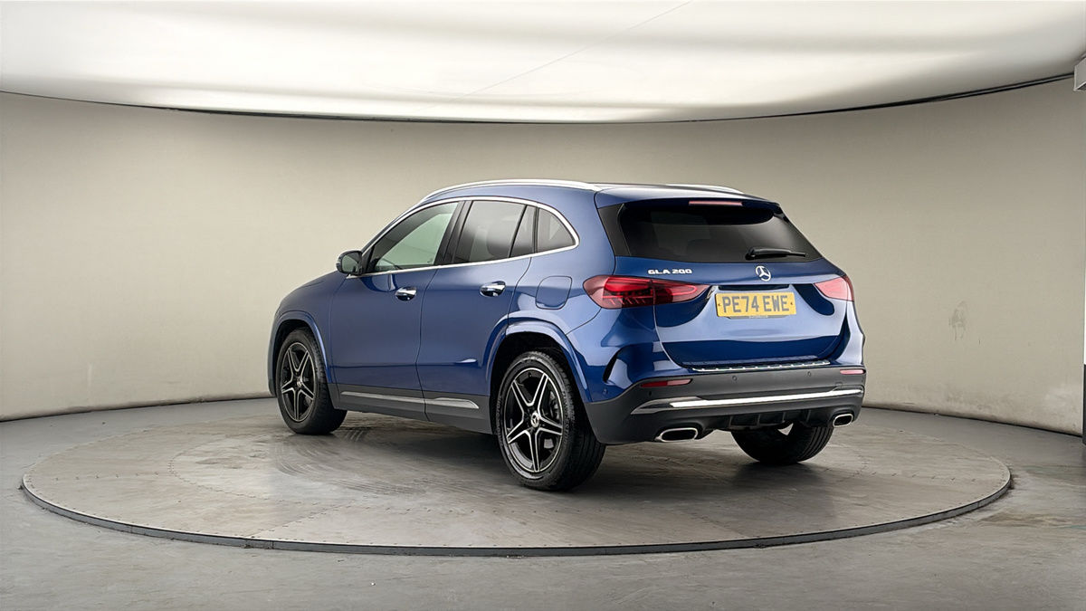 Mercedes-Benz GLA Image 2