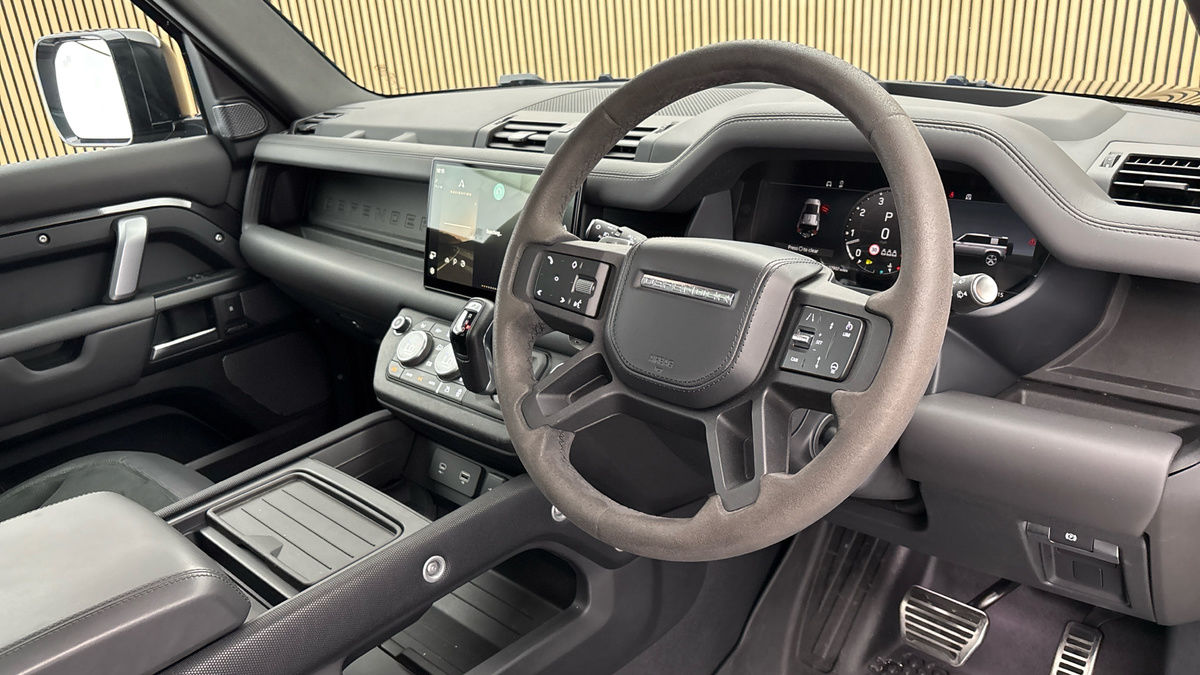 Land Rover Defender 110 Image 5