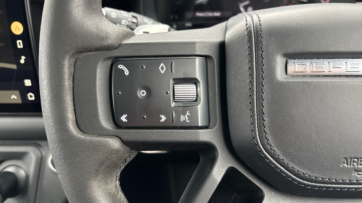 Land Rover Defender 110 Image 13