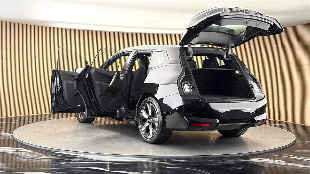 BMW iX Image 23