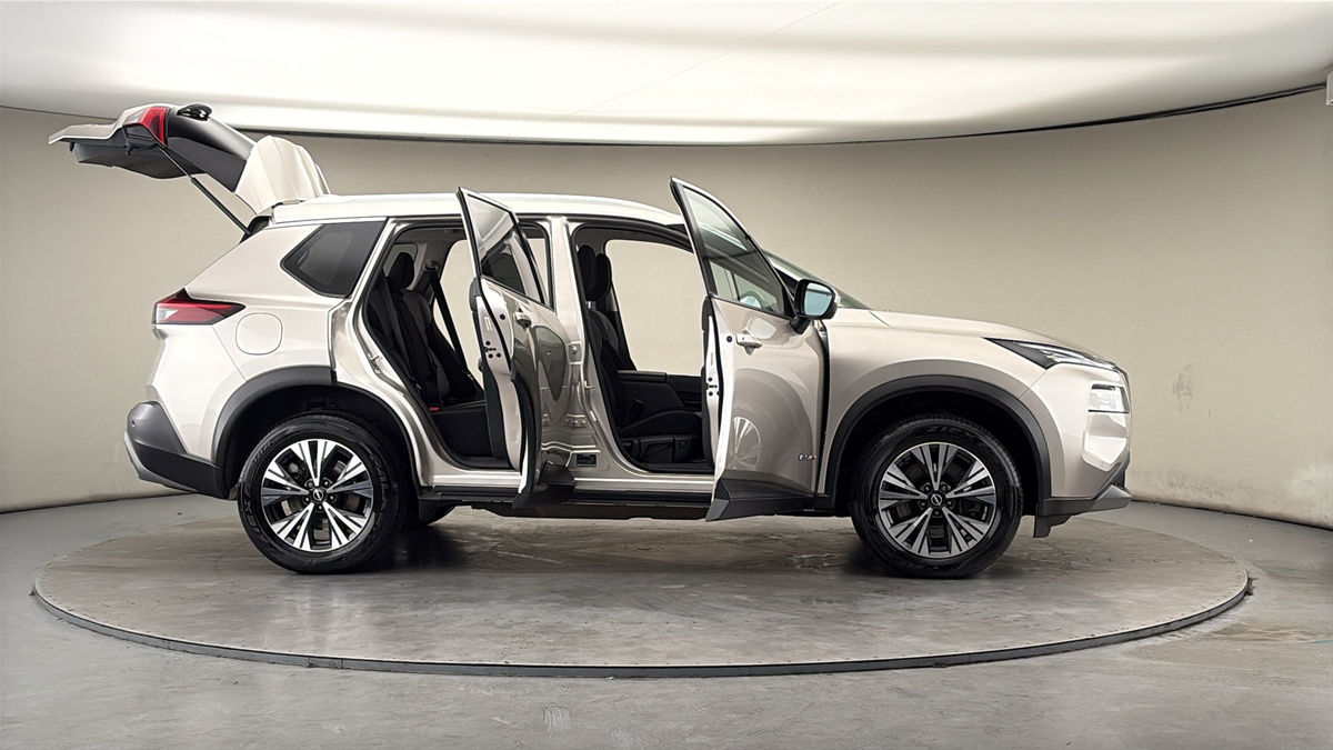 More views of Nissan X-Trail