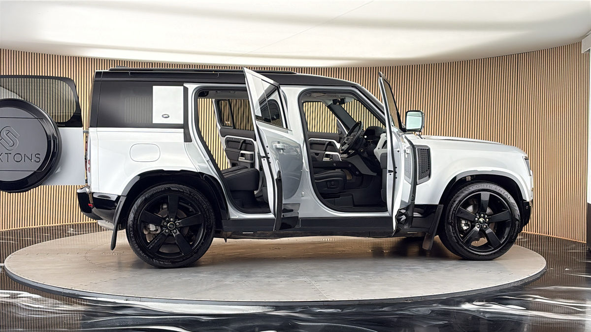 More views of Land Rover Defender 110