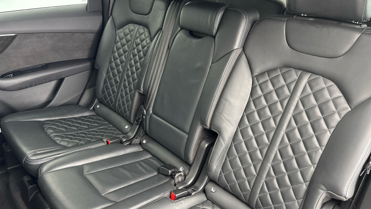 Audi SQ7 Image 8