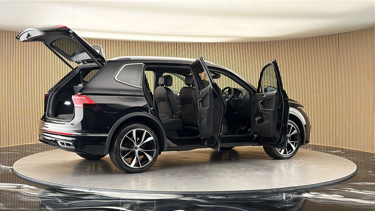 More views of Volkswagen Tiguan Allspace
