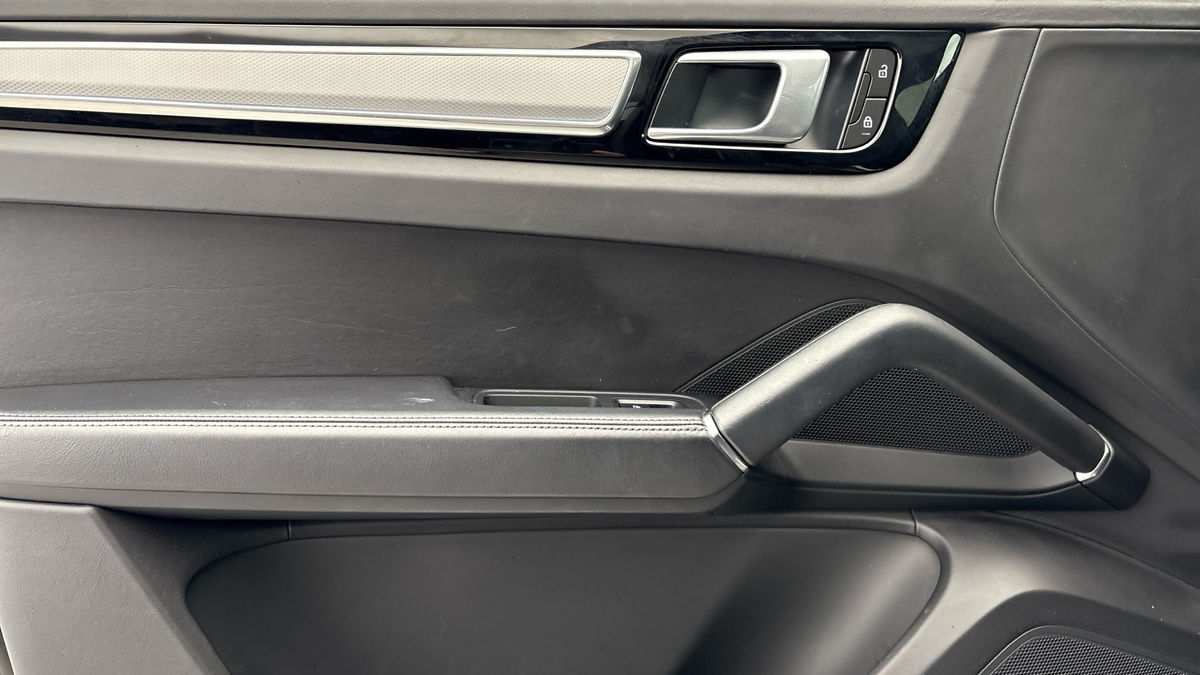 Porsche Cayenne Image 19