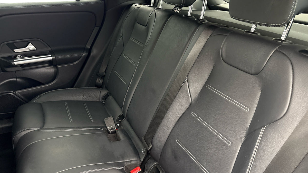 Mercedes-Benz GLA Image 8