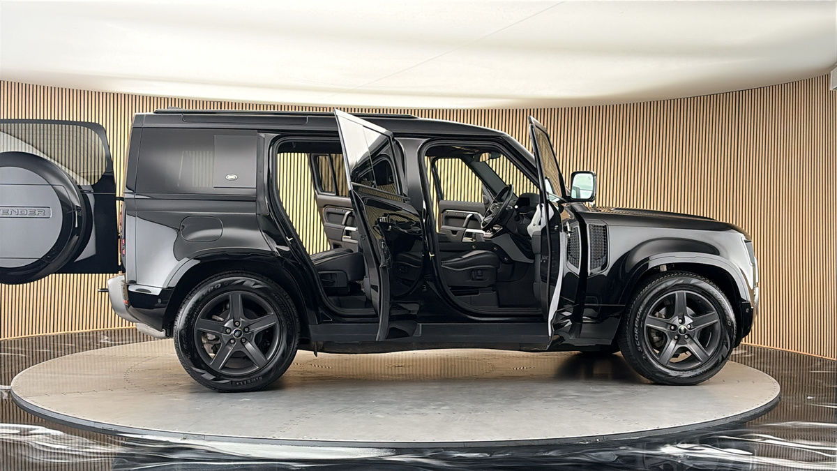 More views of Land Rover Defender 110