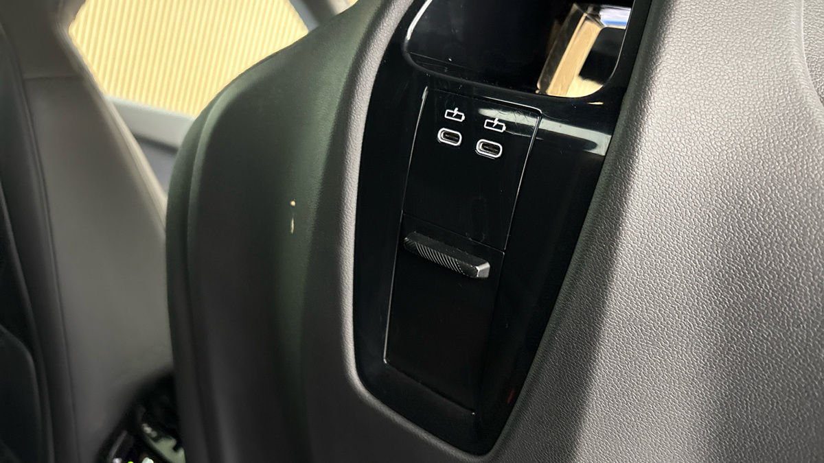 BMW iX Image 32