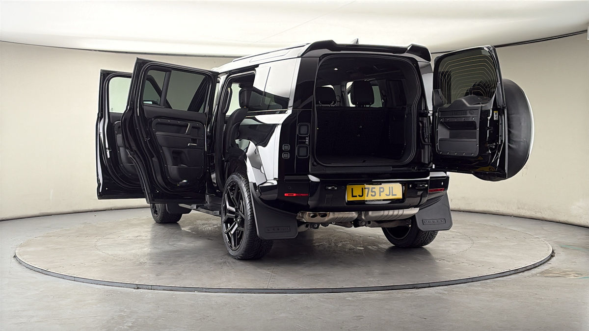 More views of Land Rover Defender 110