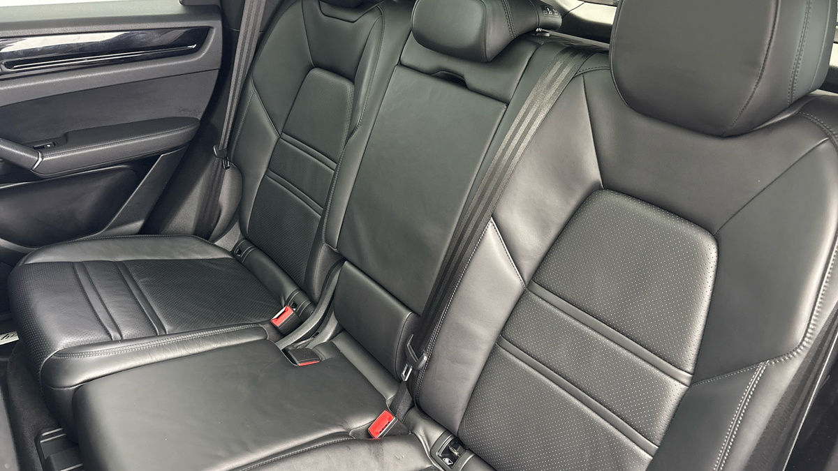 Porsche Cayenne Image 8