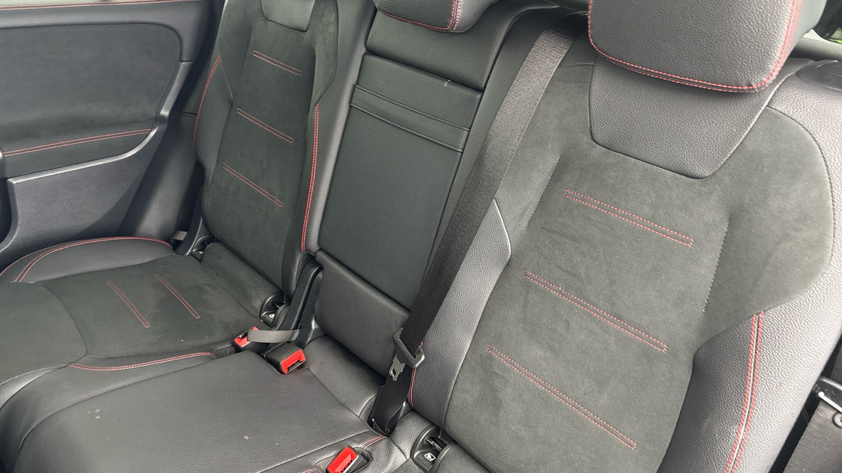 Mercedes-Benz GLB Image 8