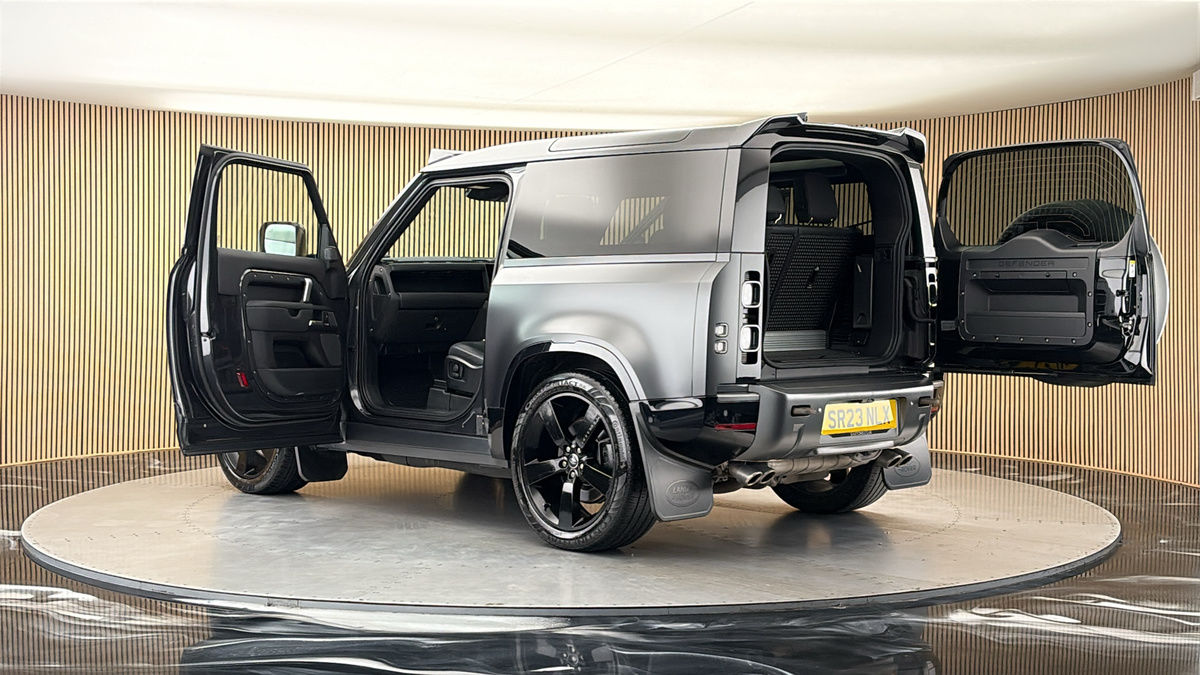 More views of Land Rover Defender 90