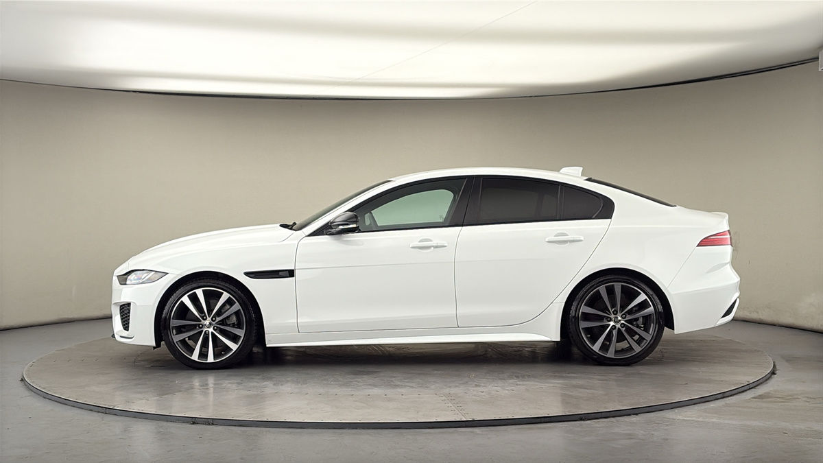 Jaguar XE Image 15