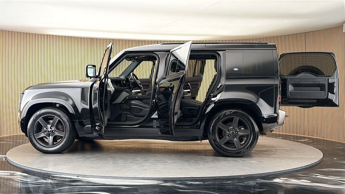 More views of Land Rover Defender 110