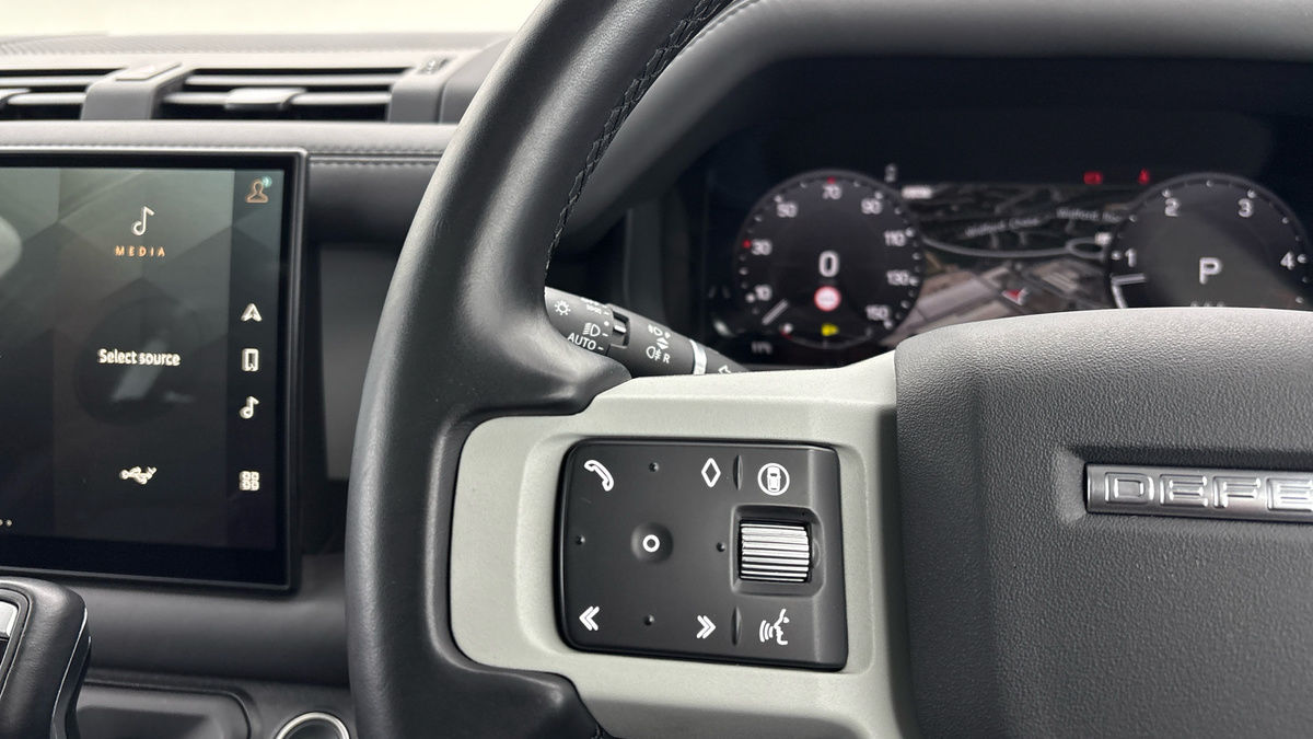 Land Rover Defender 90 Image 13