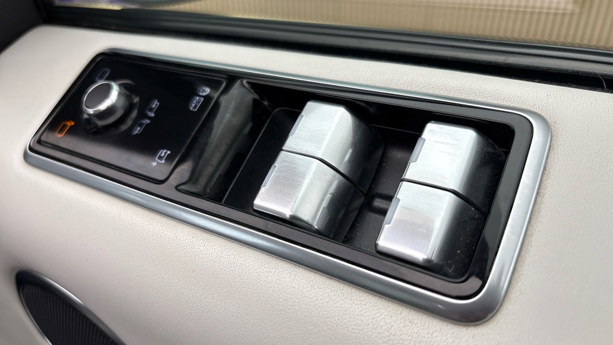 Land Rover Range Rover Sport Image 27
