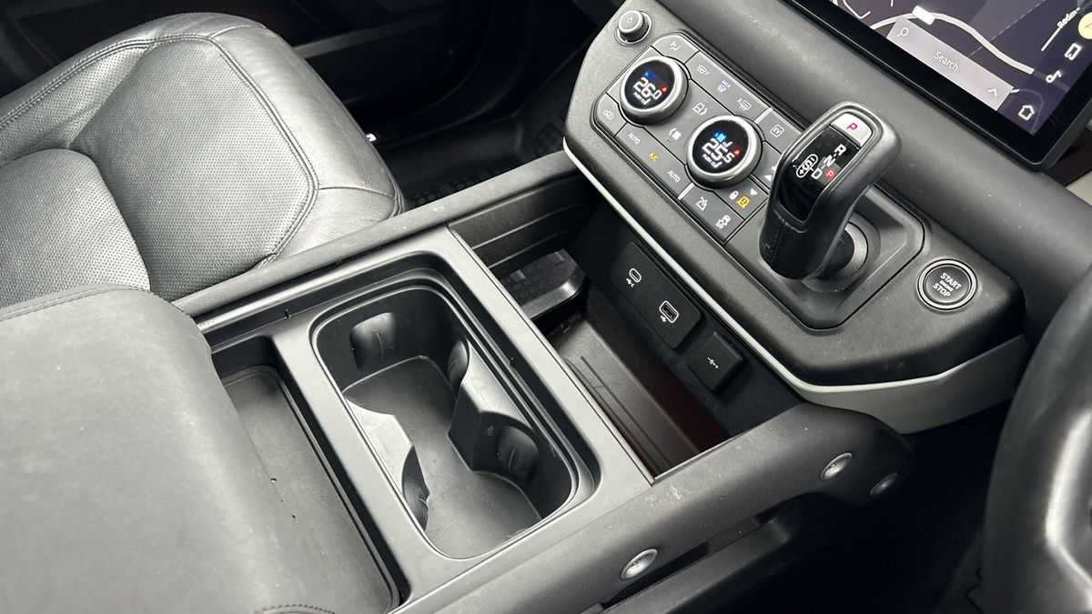 Land Rover Defender 110 Image 18