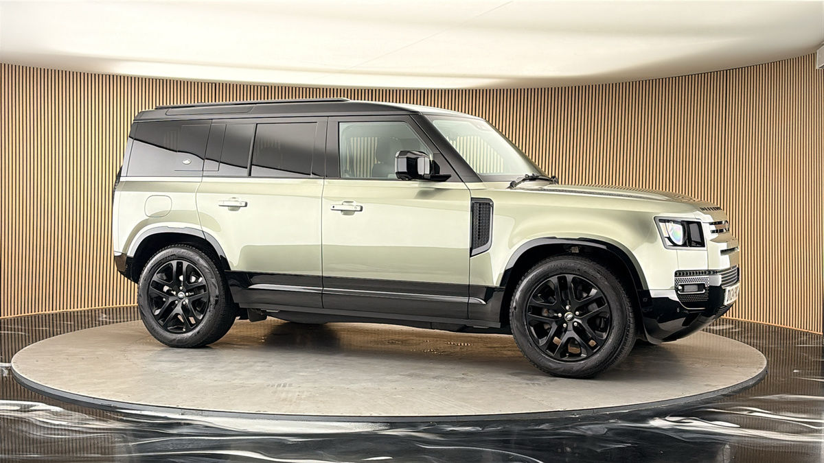 More views of Land Rover Defender 110